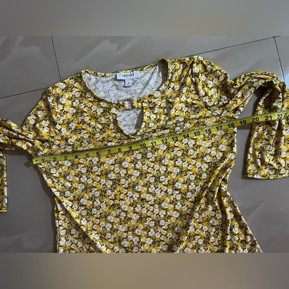 Nine West Women’s Slit Neck Long Sleeve Top yellow black white floral S - Picture 16 of 16